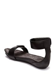Sandal 