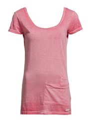 One Green Elephant F t-shirt w/front pockets