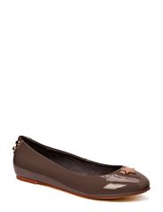Sofie Schnoor Patent leather ballerina w. star