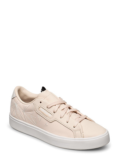 Sleek women's sneakers