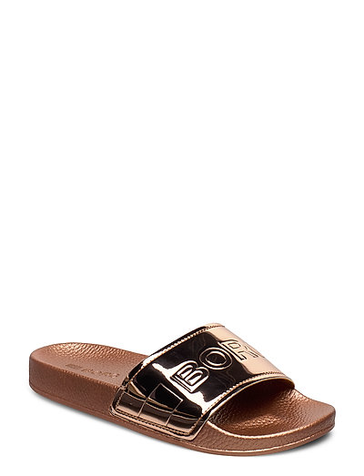 Harper II met shoes