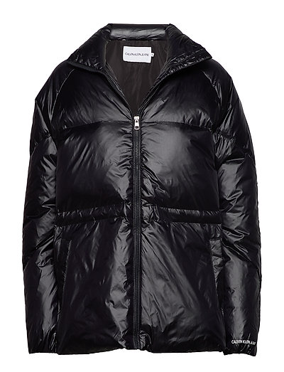 Black fitted down puffer