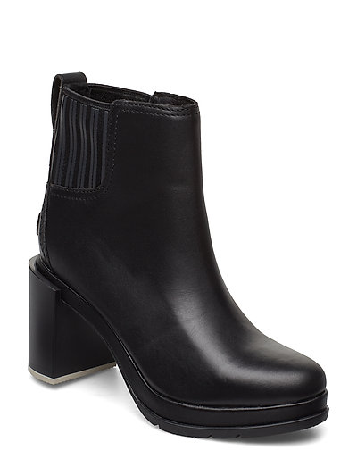 Black chelsea boots